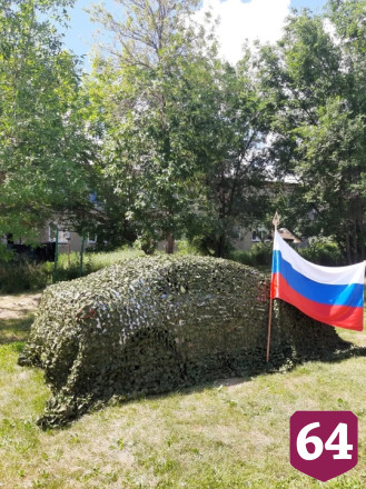 Саратовские женщины развернули маскировочные сети в День России